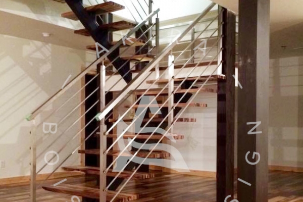 escalier-sur-mesure-laurentides-bois-exotique-guajavira-limon-central-rampe-barres-acier-stainless-akira-logo-1081FA706-2FF3-4BB7-E42E-D8E5781DB1D4.jpg