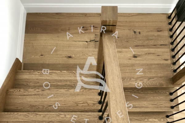 escalier-sur-mesure-laurentides-chene-blanc-rampe-poteaux-bois-barreaux-acier-akiraA9BC31B5-E92F-CAFC-1377-E037AE80076C.jpg