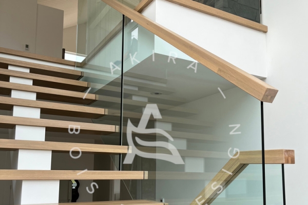 akira-escalier-limon-acier-blanc-central-marche-erable-rampe-rainure-garde-corps-verre8F4F1BF2-1504-ADFD-6D88-3476DDAB6D00.jpg