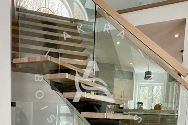 akira-escalier-limon-acier-central-noir-rampe-marche-erable-garde-corps-verre13A359AE-1833-345B-50A9-79A56C77317E.jpg