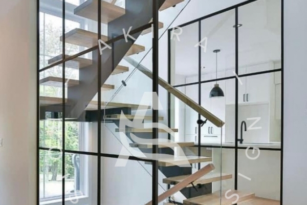 akira-escalier-limon-acier-central-noir-rampe-palier-marche-palier-suspendu-erable-mur-garde-corps-verre572EDF75-19A6-29AD-318B-68F3E31B9849.jpg