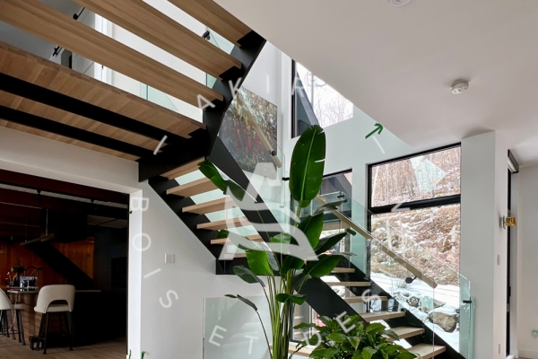 akira-escalier-limon-lateral-acier-noir-marche-palier-erable-rampe-bois-garde-corps-verre-sabot950D2CD8-5EDF-4029-A2EA-8162E06E14F6.jpg