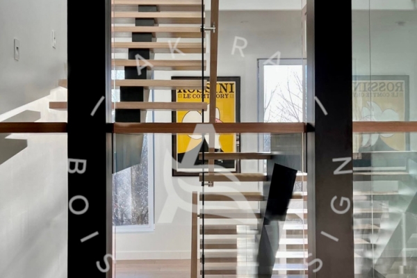 akira-logo-escalier-limon-acier-central-poutre-rampe-palier-marche-nez-rapport-erable-mur-garde-corps-verreE31E6627-415F-8FA1-5C89-3A936C8A1DFA.jpg