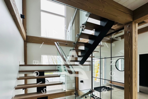 akira-logo-escalier-limon-bois-central-noir-rampe-marche-beam-erable-mur-garde-corps-verre1734A5B8-DCC0-A64D-27E0-E69B89D3BE37.jpg
