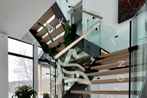 akira-logo-escalier-limon-lateral-acier-noir-marche-palier-erable-rampe-bois-garde-corps-verre-sabot4F48D1D7-2B27-5274-816B-8B6B85287356.jpg