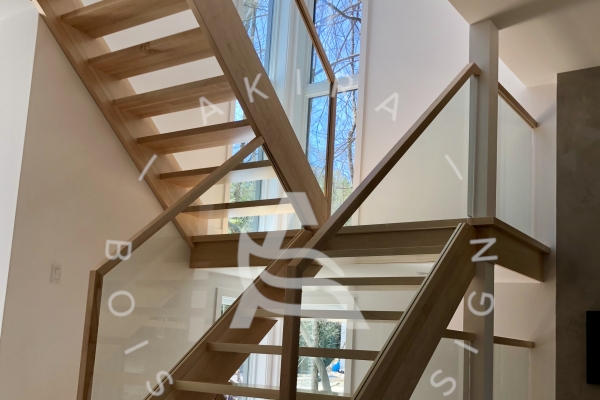 plancher-sur-mesure-chene-blanc-bois-exotique-akira-logoF1F9D93D-A85A-F2E5-B38D-94899E80BB88.jpg
