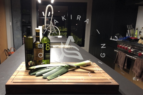 planche-decoupe-bois-design-cuisine-akira-logo-17FF60471-876E-36AD-1D95-05A9B881085F.jpg